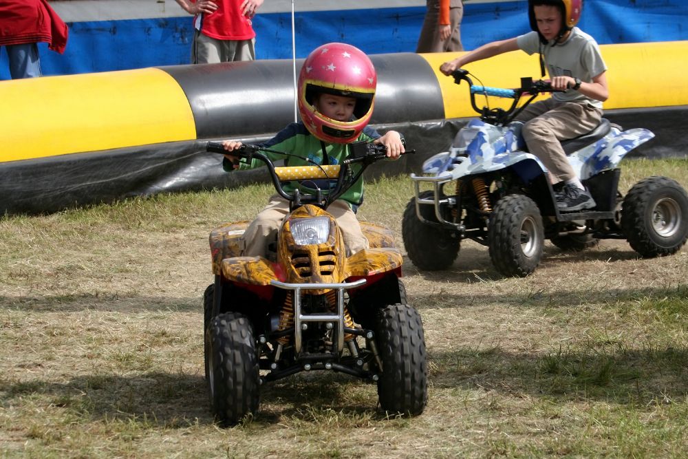 Ab wann darf ein Kind ein Kinderquad fahren?